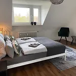 1 - Modernes Dachgeschoss-studio In Meiderich, 4,7 Km Hbf, U-bahn 250m, Flughafen Duesseldorf 28 Km, Landschaftspark 2,9 Km Apartamento Duisburgo
