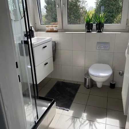 Appartement Bostel 1 - Modernes Dachgeschoss-studio In Meiderich, 4,7 Km Hbf, U-bahn 250m, Flughafen Duesseldorf 28 Km, Landschaftspark 2,9 Km *