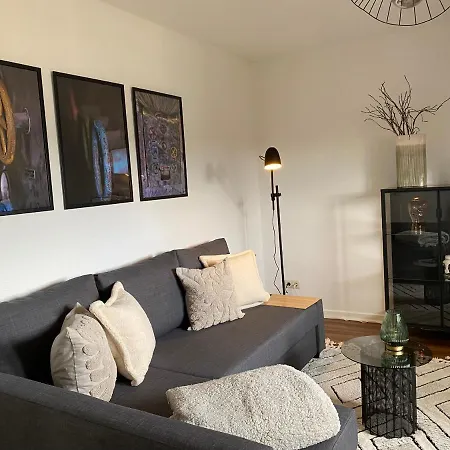 Bostel 1 - Modernes Dachgeschoss-studio In Meiderich, 4,7 Km Hbf, U-bahn 250m, Flughafen Duesseldorf 28 Km, Landschaftspark 2,9 Km Appartement