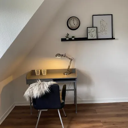 Bostel 1 - Modernes Dachgeschoss-studio In Meiderich, 4,7 Km Hbf, U-bahn 250m, Flughafen Duesseldorf 28 Km, Landschaftspark 2,9 Km Appartement *