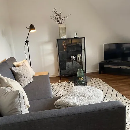 شقة 1 - Modernes Dachgeschoss-studio In Meiderich, 4,7 Km Hbf, U-bahn 250m, Flughafen Duesseldorf 28 Km, Landschaftspark 2,9 Km دوسبرغ