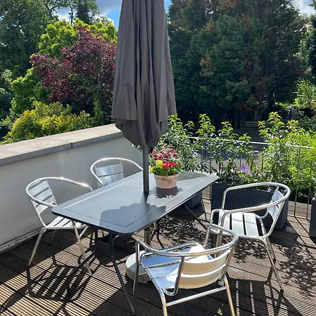 Appartement Bostel 1 - Modernes Dachgeschoss-studio In Meiderich, 4,7 Km Hbf, U-bahn 250m, Flughafen Duesseldorf 28 Km, Landschaftspark 2,9 Km *