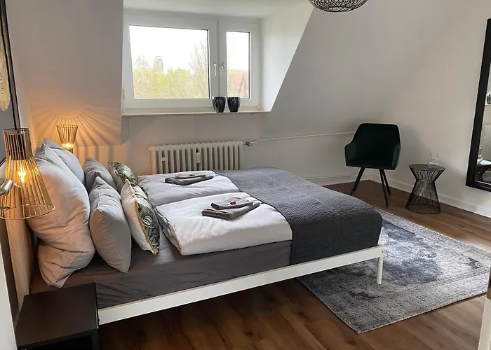 1 - Modernes Dachgeschoss-studio In Meiderich, 4,7 Km Hbf, U-bahn 250m, Flughafen Duesseldorf 28 Km, Landschaftspark 2,9 Km Appartement Duisbourg