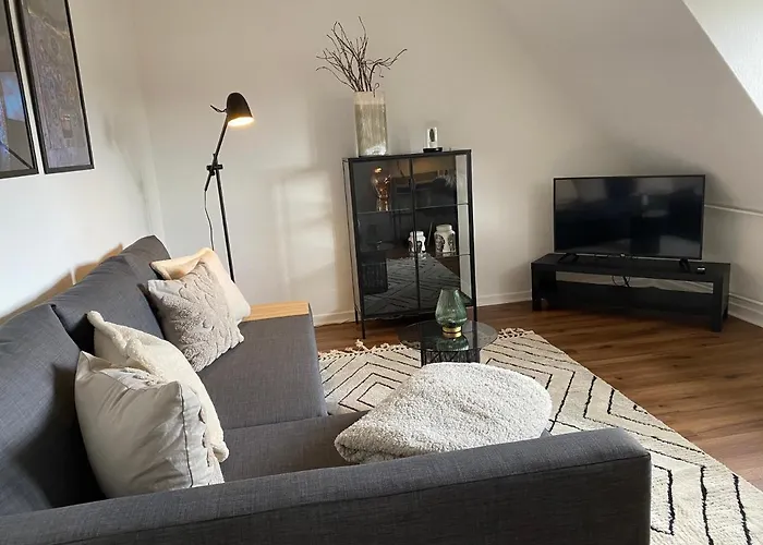 アパート 1 - Modernes Dachgeschoss-studio In Meiderich, 4,7 Km Hbf, U-bahn 250m, Flughafen Duesseldorf 28 Km, Landschaftspark 2,9 Km ドゥイスブルグ